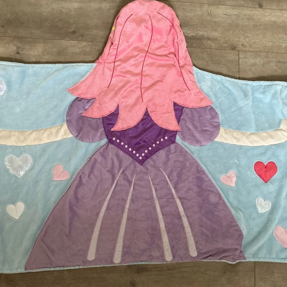 Adorable Kids Princess Hooded Fleece Towel Like New 27” x 52” Bin OO